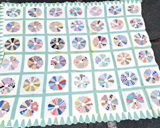 QUILT TOPPER