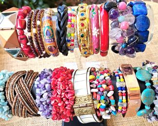 BRACELETS LOT