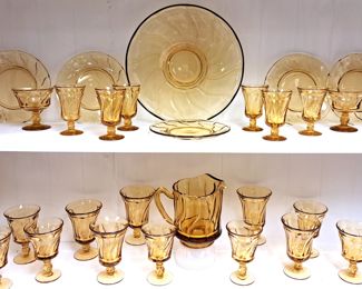 AMBER GLASSWARE LOT