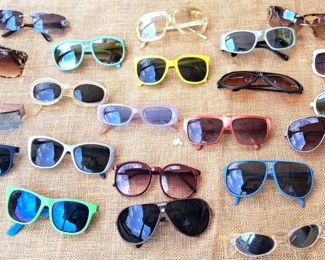SUNGLASSES LOT
