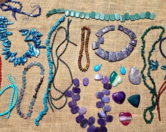 JEWELRY LOT  TURQUOISE STONE BEADS