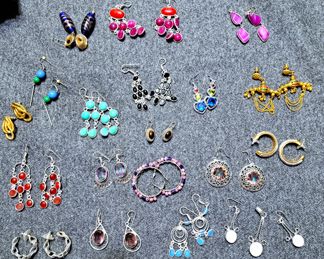 JEWELRY LOT  EARRINGS 
