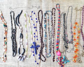 JEWELRY LOT  BEADS