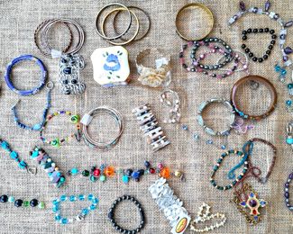 JEWELRY LOT  BRACELETS 