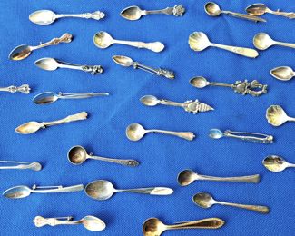 DEMITASSE SPOONS PIN LOT