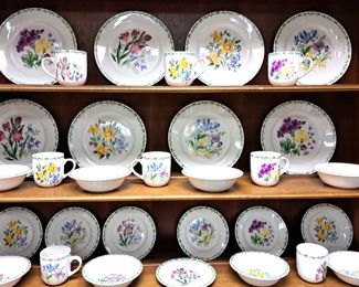 THOMPSON POTTERY LOT