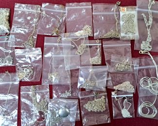 JEWELRY LOT NECKLACES LOT