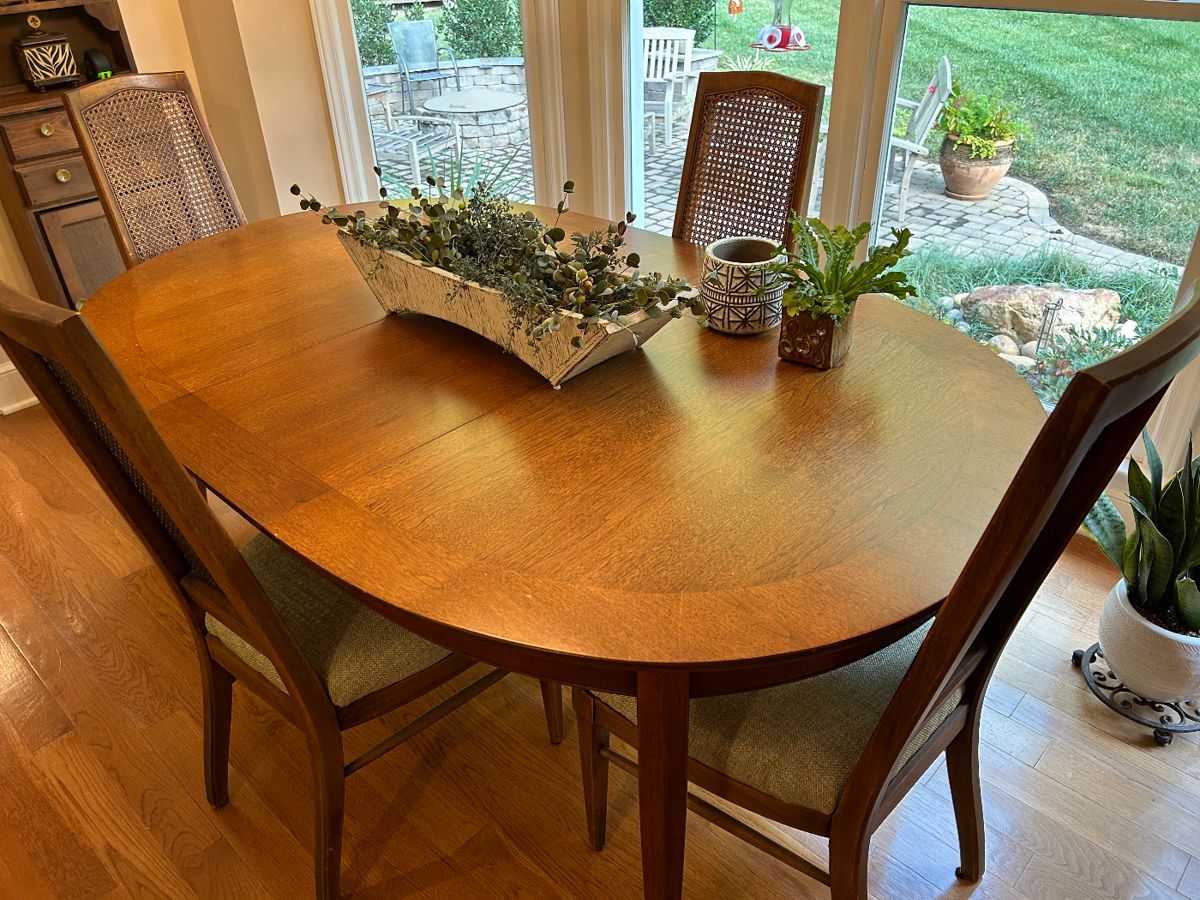 Dining table with six chairs 