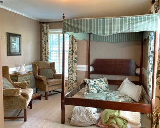 Craftique queen size pencil post canopy bed Old Wood finish