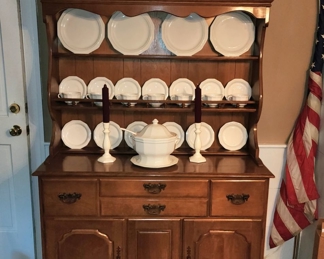 Hardrock maple china hutch in exc. Pfaltzgraff china.