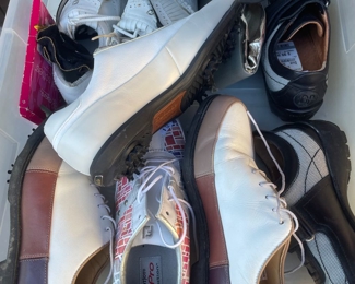 Woman golf shoes