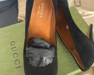 Gucci suede size 6