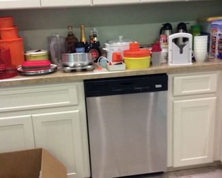 Lots of kitchen items