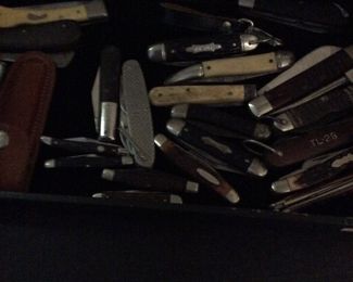 Pocket knives, two trays of them