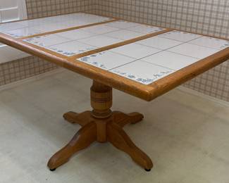 Vintage Dinaire Pedestal Oak Kitchen Table w Leaf and 4 Chairs