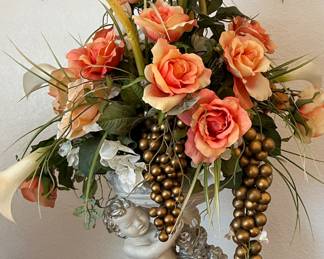 Cherub Vase w Floral