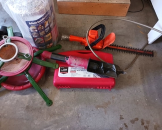 Automatic shovel with auger, electric hedge trimmer