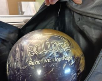 Eclipse reactive urethane bowling ball
