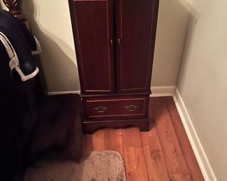 Jewelry chest