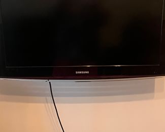 2 nd flat screen television 