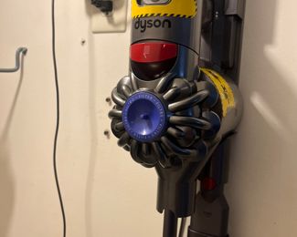 Dyson battery vacuum 