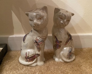 White cat figurines