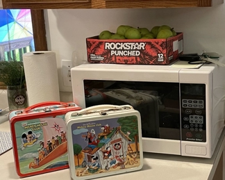 2 lunch buckets, microwave