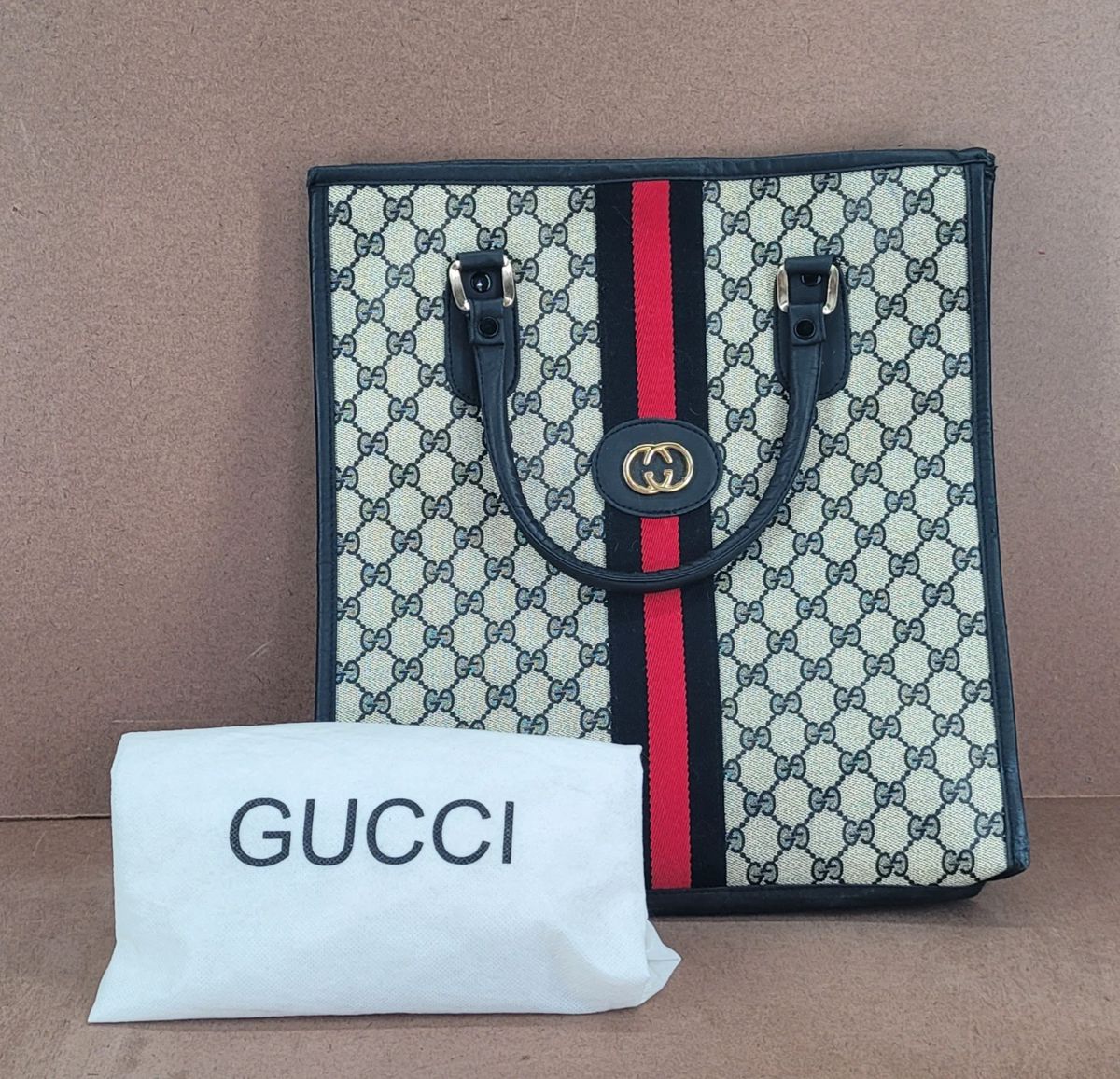 Purses Galore & More Auction of Clinton TN starts on 8/27/2023