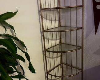 Corner shelf