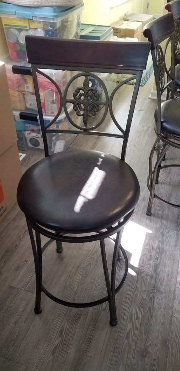 Swivel bar stool detail