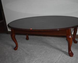 Beautiful Oval Queen Anne Coffee Table
