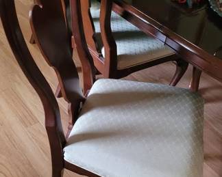 Gorgeous Dining Room Table with 6 Side Chairs 2 Captains Chairs and Table Leaves