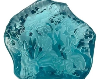 Lot 028
Engraved Iceberg Art Glass Paperweight Woman Sitting With Bunnies