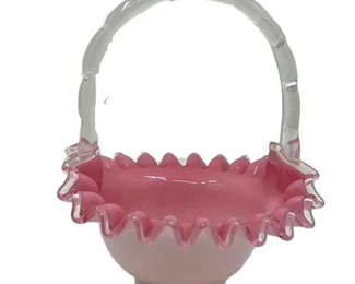 Lot 040
Vintage Fenton Pink and White Silvercrest Brides Basket