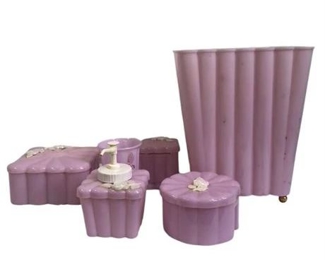 Lot 083 8 Bid(s)
Vintage Menda Co. Pasadena California Plastic Lucite Bathroom Set of 6