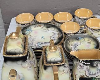 Antique dragonware lunch set (NICE)