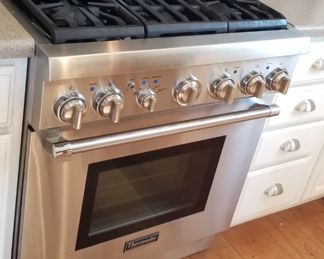 Thermador 5-burner gas range is 30" wide