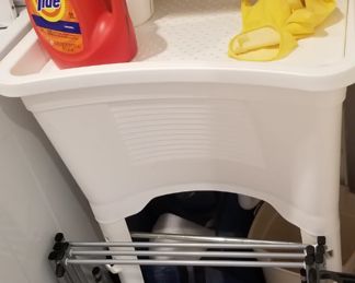 Laundry sink