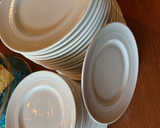 White Syracuse China 14-B 