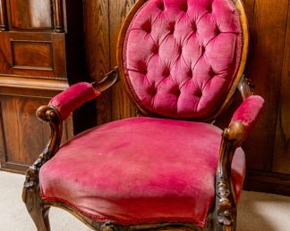 Red velvet Queen's chair