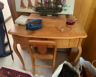 Birdseye mape desk / vanity