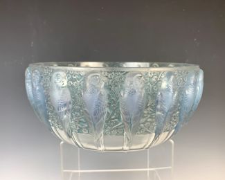 R LALIQUE PARRUCHES GLASS BOLW