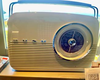 Bush Radio - TR82