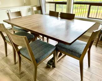 Ethan Allen Corin Dining Table & Chairs
