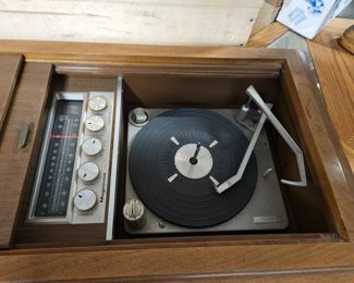Vintage 1967 Magnavox Console Stereo Radio Works Call