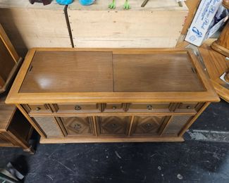 Vintage 1967 Magnavox Console Stereo Radio Works Call