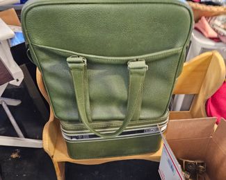 2 pc Vintage Avocado Green Samsonite Luggage with Keys & Pouches $65 for both