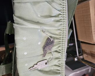 2 pc Vintage Avocado Green Samsonite Luggage with Keys & Pouches $65 for both