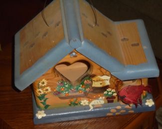 Wood bird house