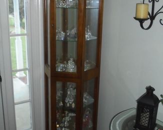 Curio cabinet w/glass shelves